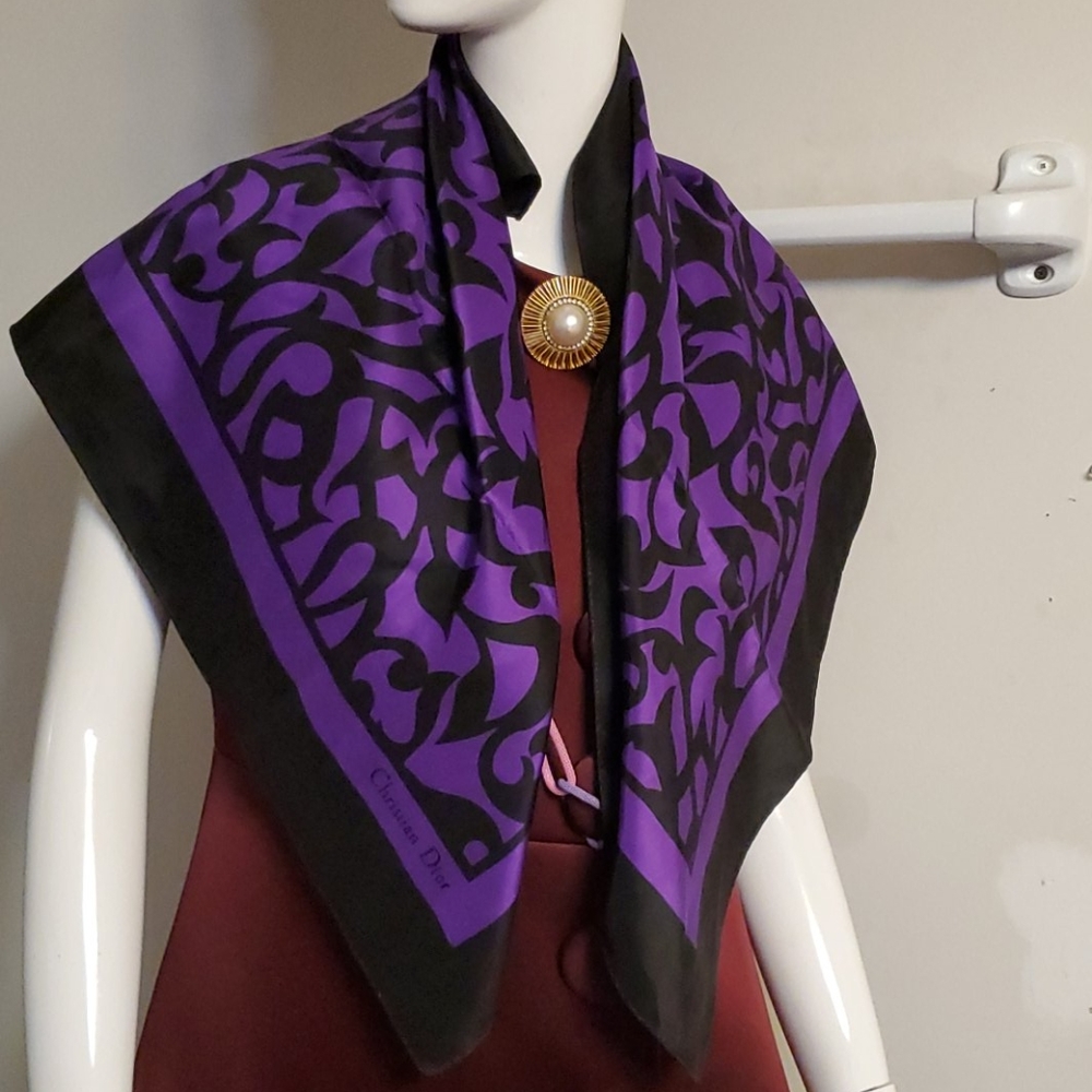 Christian Dior Ladies Slik Scarf. - Picture 8 of 16